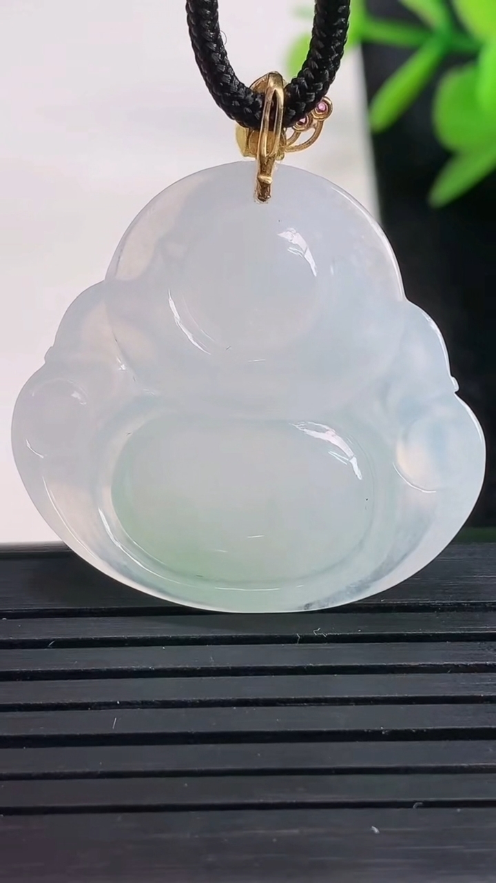 天然A货翡翠佛公吊坠尺寸29.9-32.1-6.6重量:9.48g
3月27日