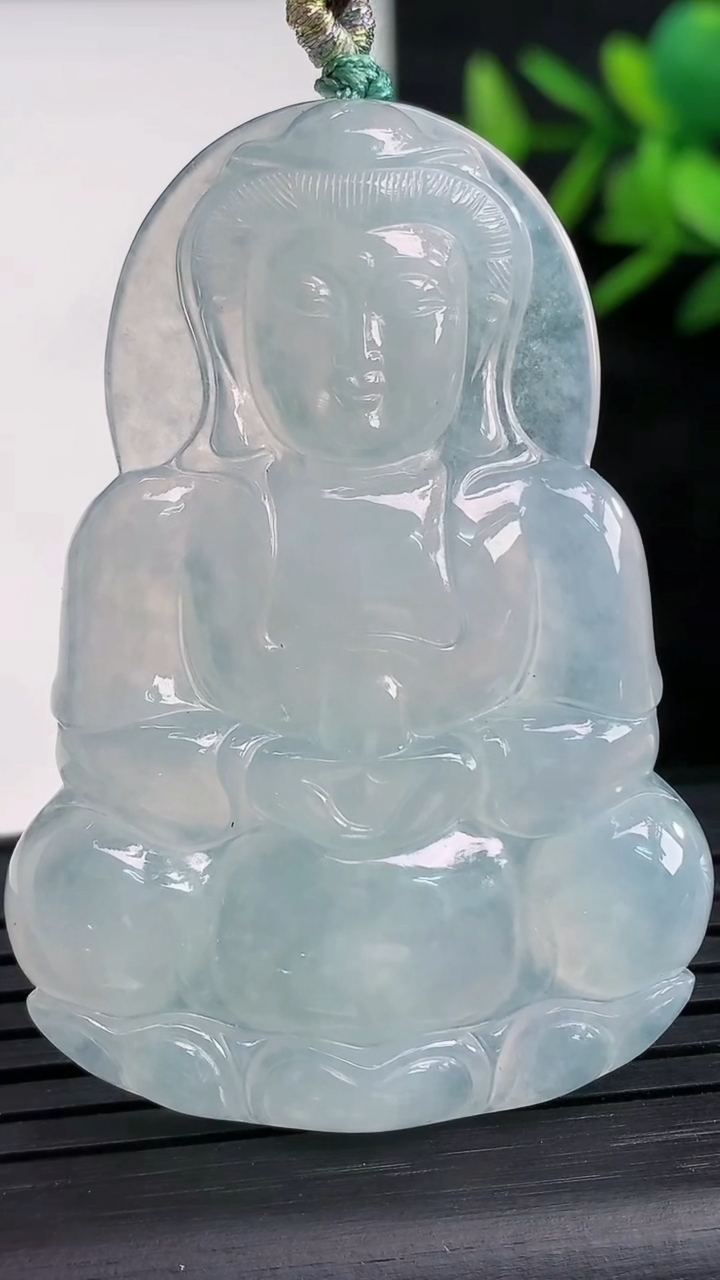 天然A货翡翠观音菩萨吊坠尺寸51-35.8-5.2重量:16.84g
3月27日