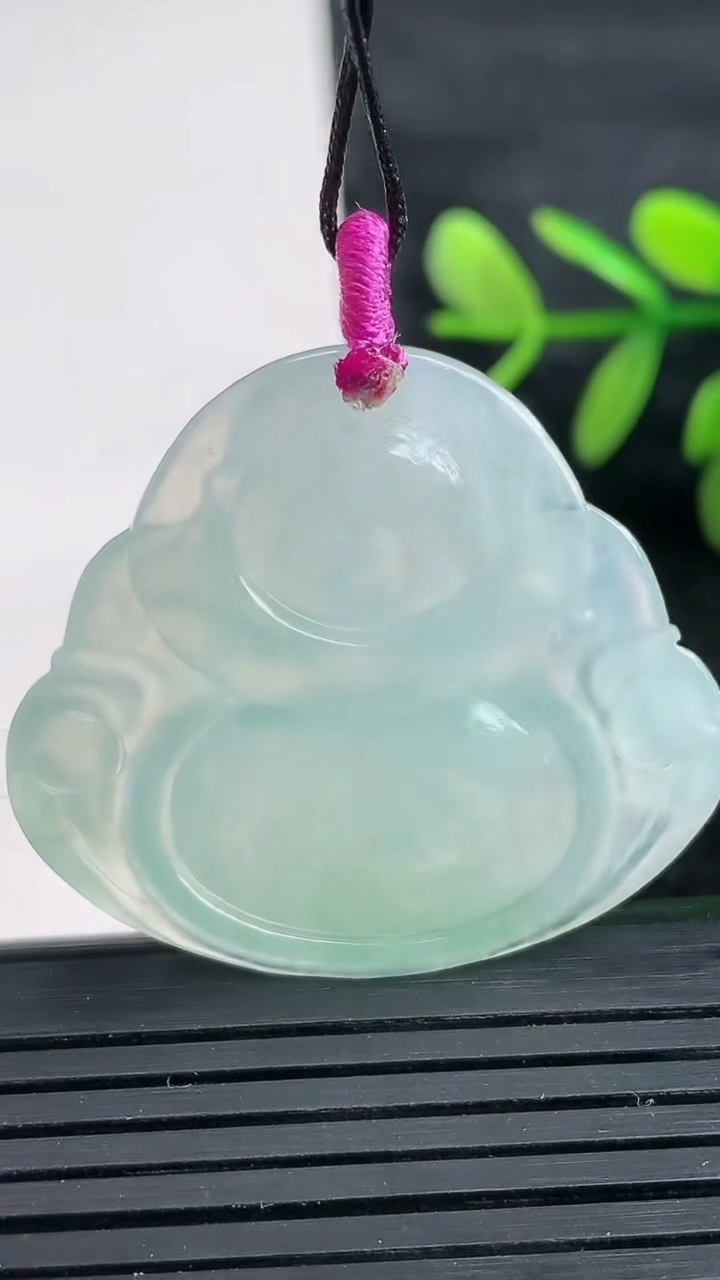 天然A货翡翠佛公吊坠尺寸33.1-36.8-5.6重量:10.70g
3月27日