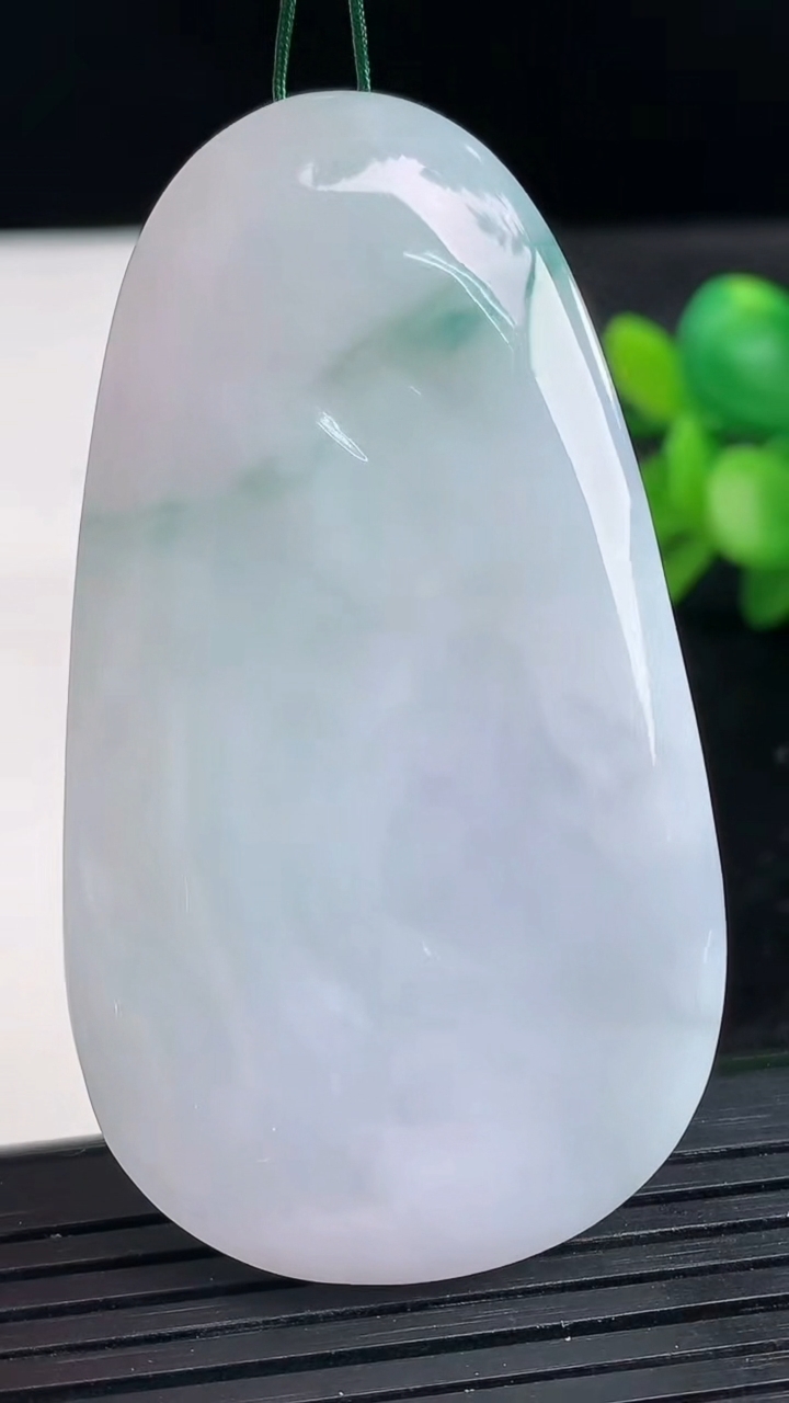 天然A货翡翠飘花观音菩萨吊坠尺寸61.8-34.5-11.7重量:47.49g
3月27日