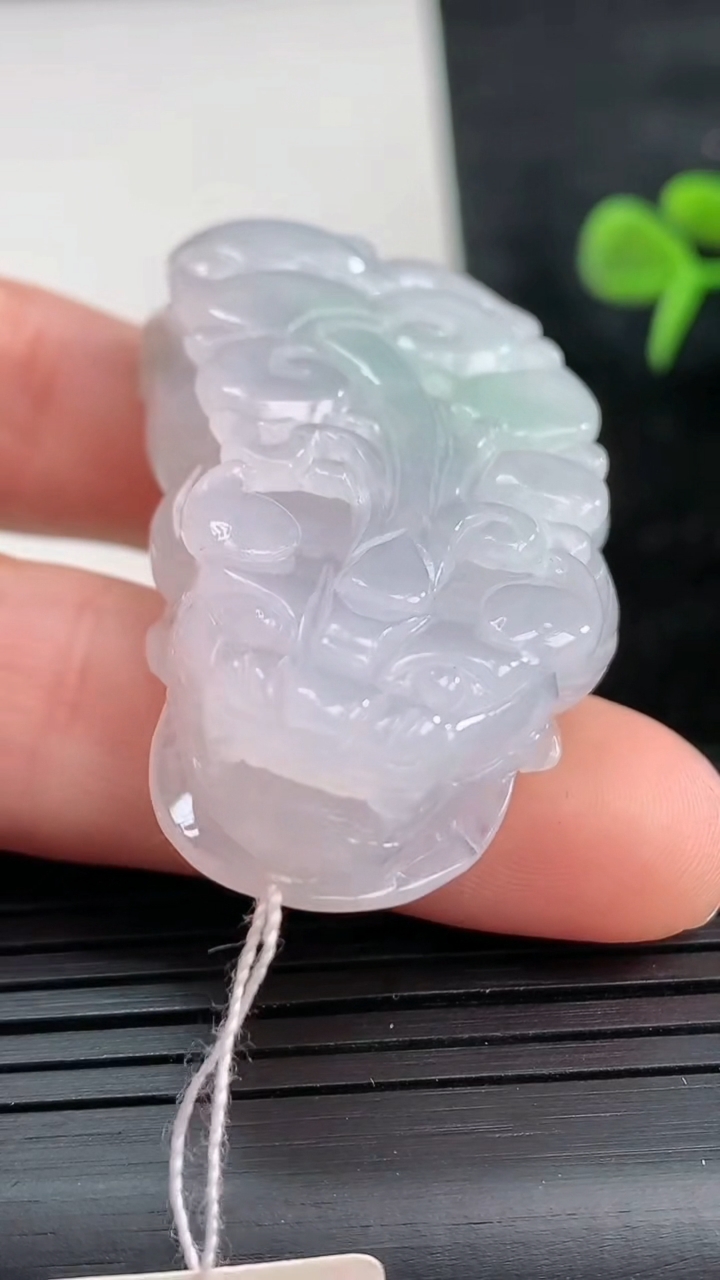 天然A货翡翠貔貅吊坠尺寸49-24.9-11.9重量:32.39g
3月28日