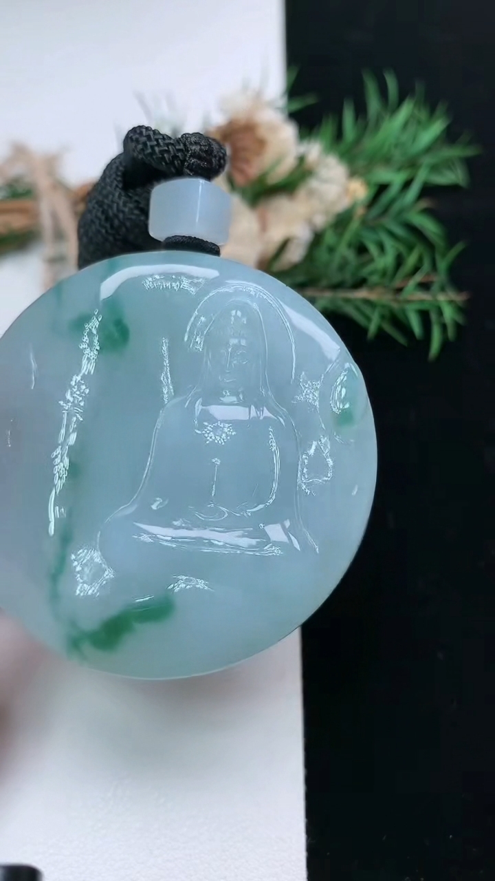 天然A货翡翠飘花素衣观音吊坠，尺寸53.7-12.9，重量:87.56g
3月28日