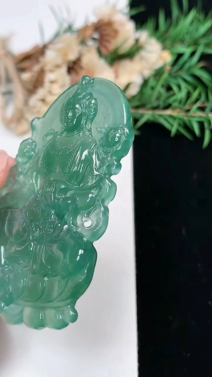 天然A货翡翠蓝水大势至观音菩萨吊坠，尺寸60.5-37-5，重量:22.05g
3月28日