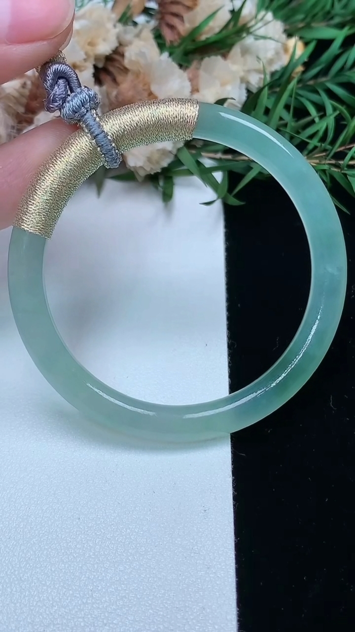 天然A货翡翠平安环吊坠，尺寸53.6-5.7，重量:16.97g
3月28日