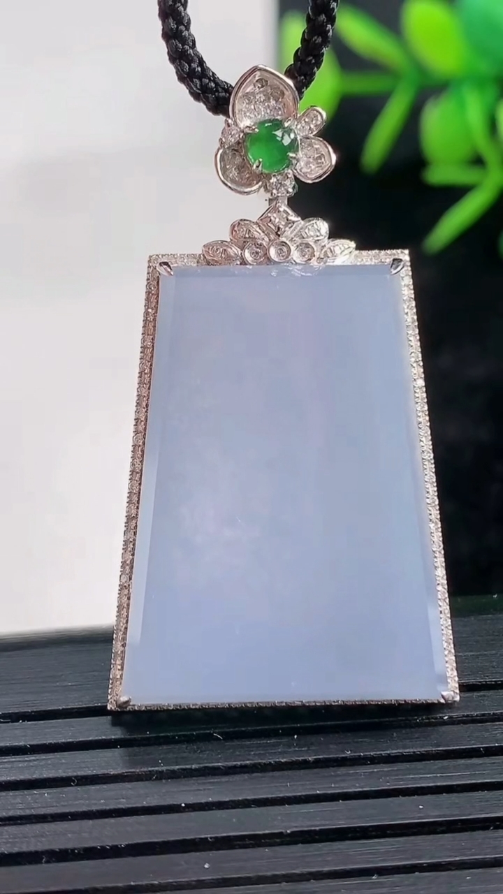 天然A货翡翠18K金紫罗兰无事牌吊坠尺寸40.9-23.1-6裸石28.1-20.8重量:6.65g