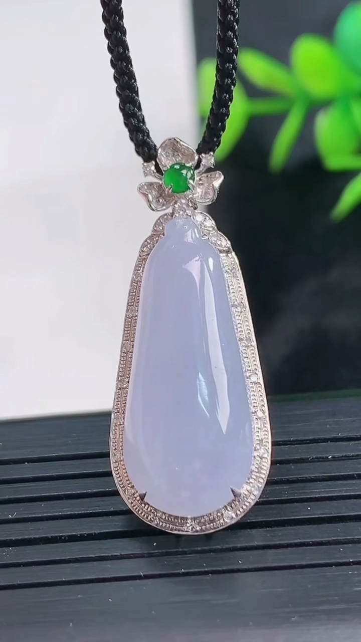 天然A货翡翠18K金紫罗兰福瓜吊坠尺寸34.4-13.8-8.4裸石25.6-10.7重量:4.37