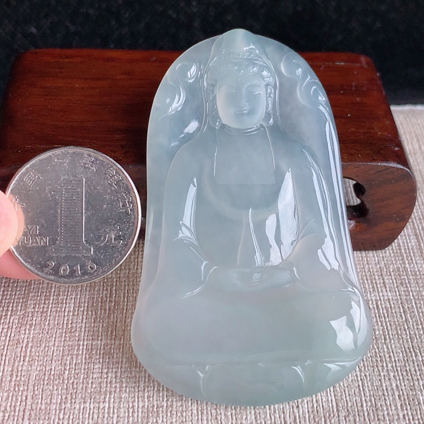 天然A货翡翠晴水观音吊坠 
尺寸69.8-43-5.3mm 重量32.73g 0328