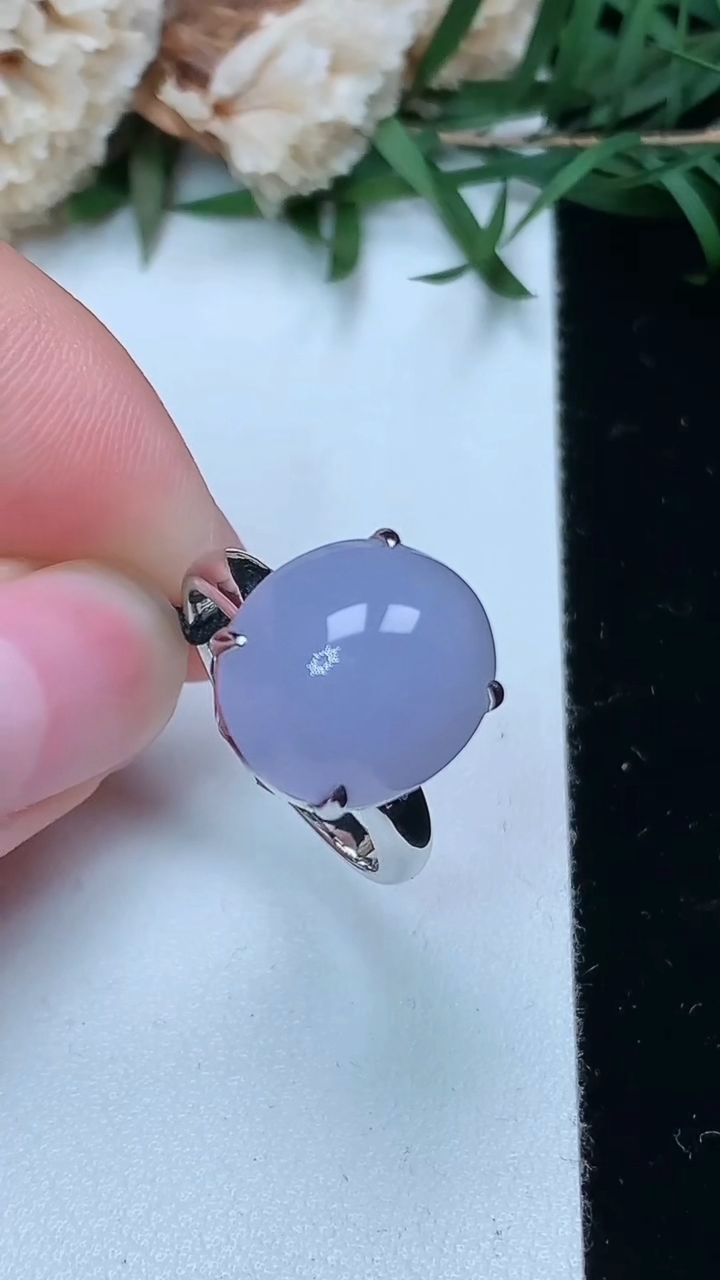 天然A货翡翠k金紫罗兰蛋面戒指，尺寸17.4-13.6-12，重量:4.58g2026年3月28日
