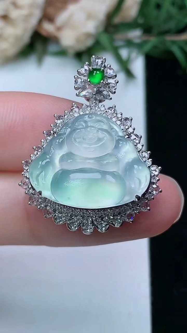 天然A货翡翠佛公吊坠，尺寸27.8-22.4-10.5，裸石14.3-18，重量:6.13g
3月28日