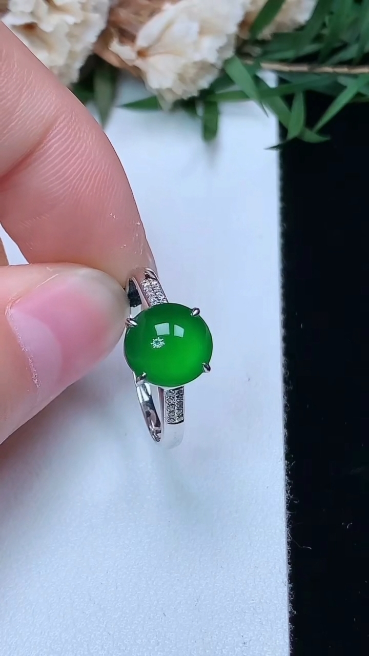 天然A货翡翠蛋面戒指，尺寸16.7-8.3-7.8，重量:1.66g2026年3月28日
工厂直销收