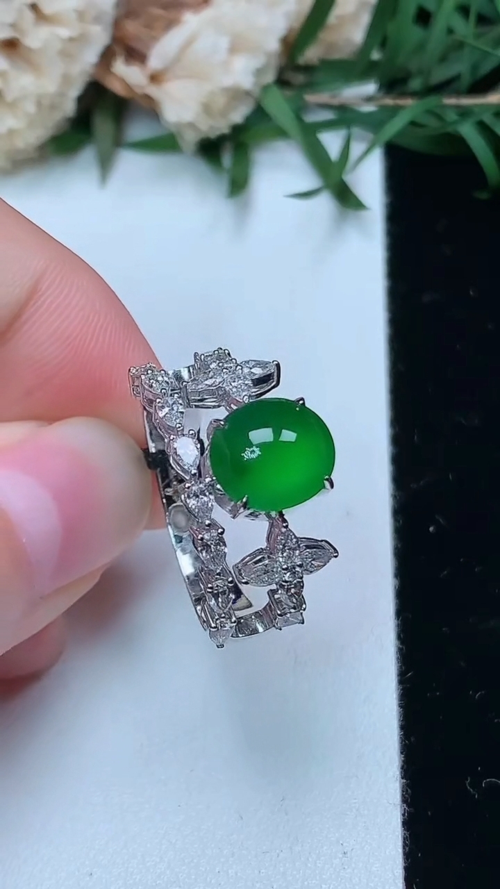 天然A货翡翠蛋面戒指，尺寸17.9-8.7-7.8，重量:4.15g2026年3月28日
工厂直销收