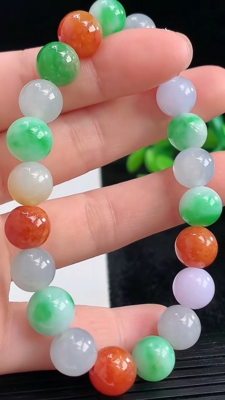 天然A货翡翠三彩圆珠手串尺寸9-21颗重量:26.50g3月28日
工厂直销收藏佳品,种好水足，色泽均匀，有种有色，上手高大气！