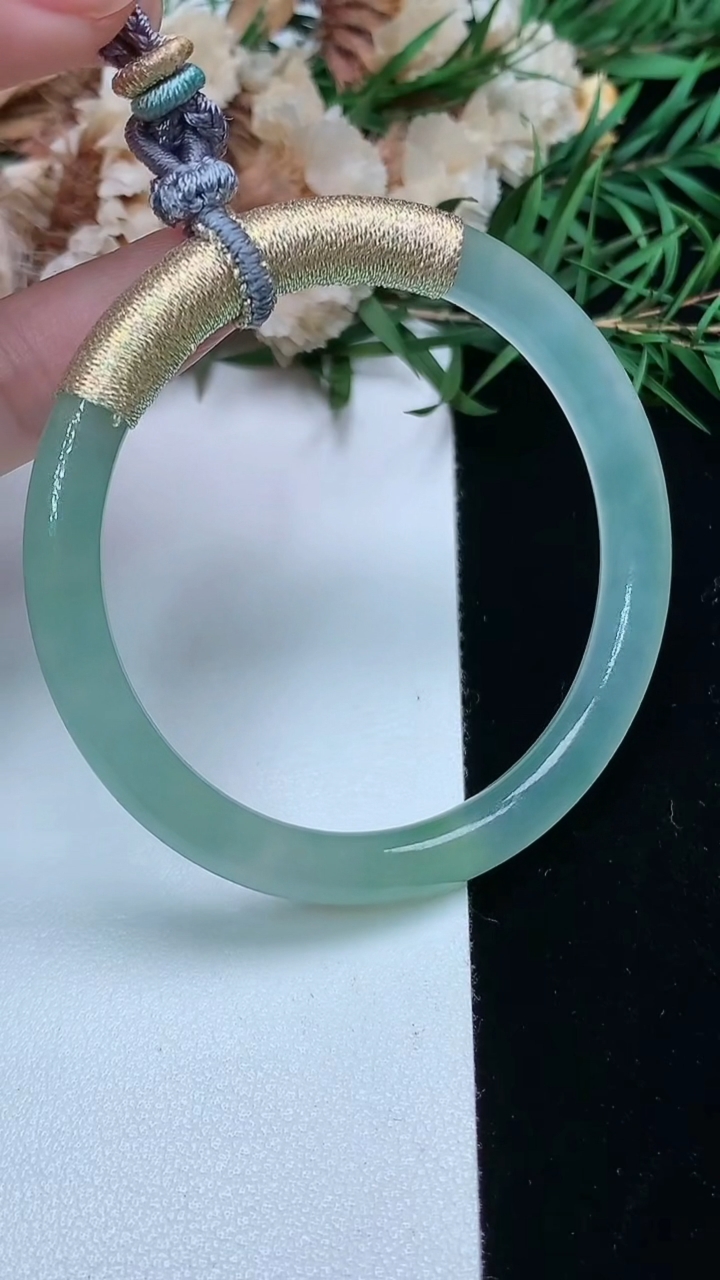 天然A货翡翠平安环吊坠，尺寸53.6-5.7，重量:16.97g
3月28日