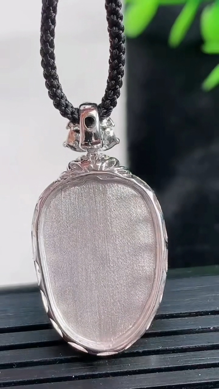 天然A货翡翠种飘花金枝玉叶 叶子吊坠尺寸30.4-16-6.6重量:4.06g
3月28日