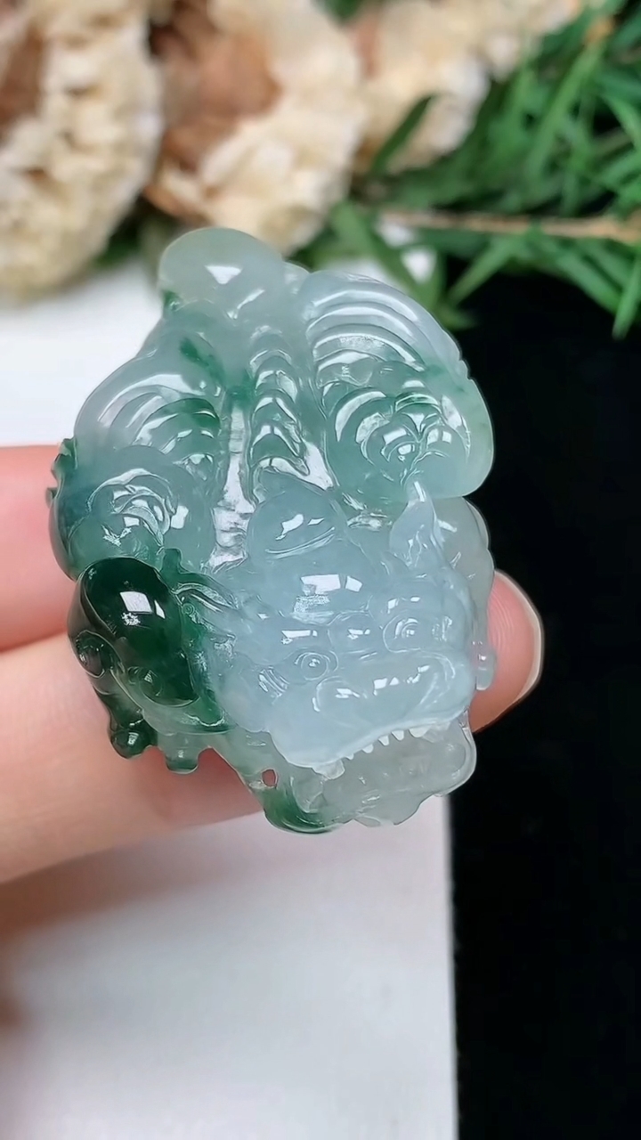 天然A货翡翠双彩貔貅吊坠，尺寸40.5-25.4-11，重量:20.90g
3月28日