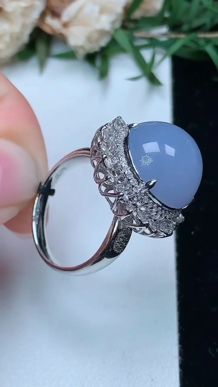 天然A货翡翠k金紫罗兰蛋面戒指，尺寸17.4-13.9，重量:7.61g2026年3月28日
工厂直销收藏佳品,种好水足，色泽均匀，有种有色，上手高大气！