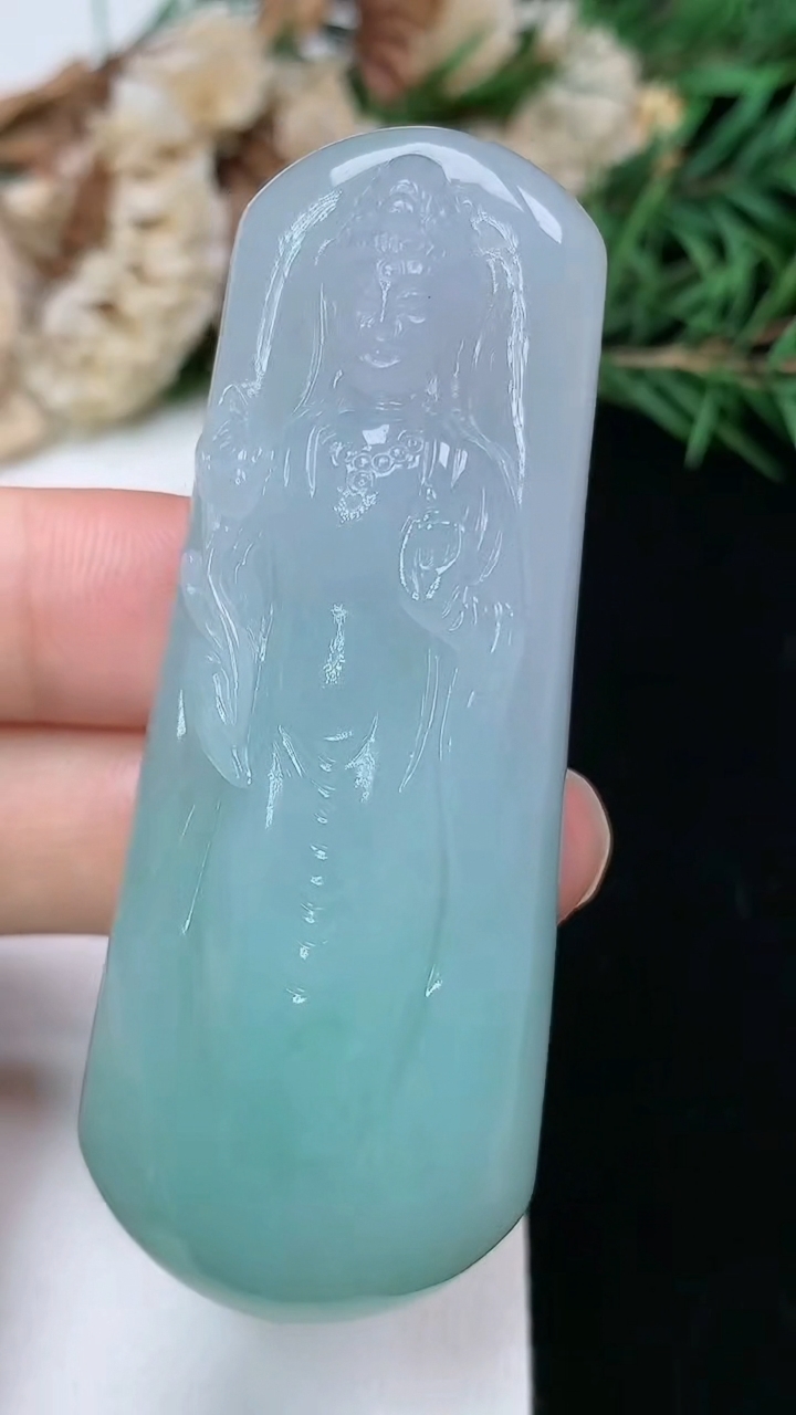 天然A货翡翠大势至观音菩萨吊坠，尺寸63.6-24.5-11.2，重量:39.53g
3月28日