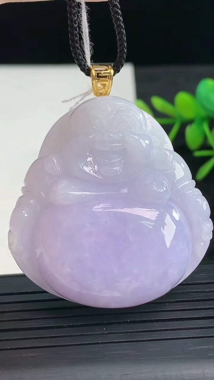 天然A货翡翠18K金紫罗兰福佛公吊坠尺寸44.2-42.9-12.9重量:41.59g
3月28日