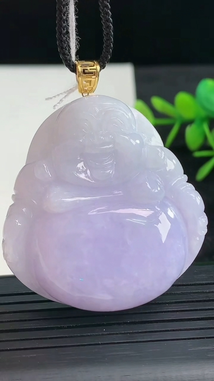 天然A货翡翠18K金紫罗兰福佛公吊坠尺寸44.2-42.9-12.9重量:41.59g
3月28日