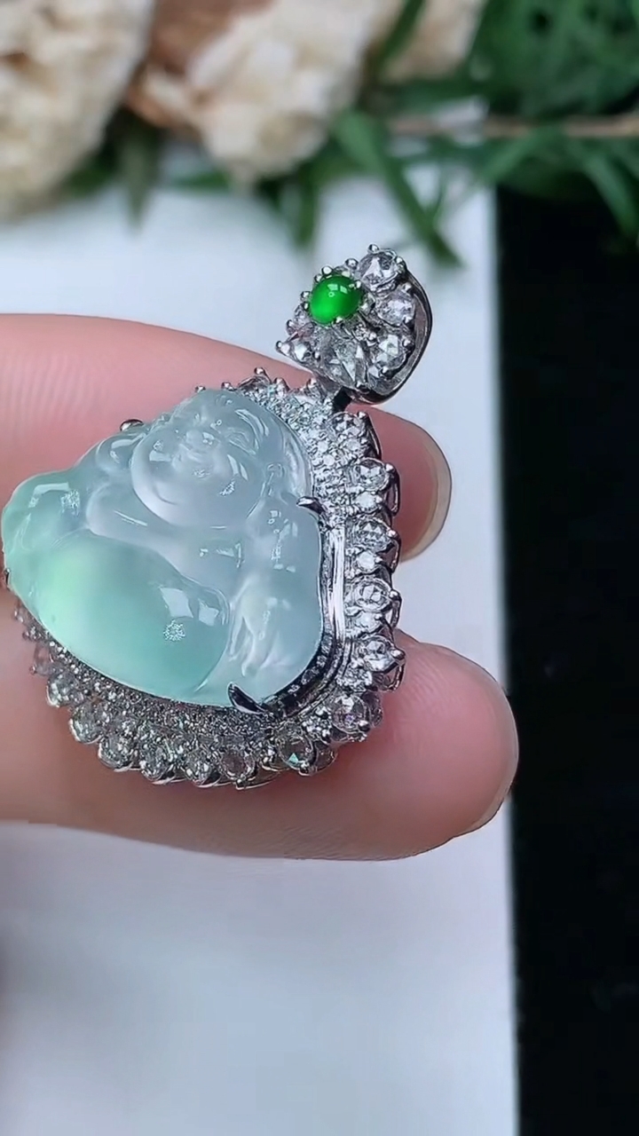 天然A货翡翠佛公吊坠，尺寸27.8-22.4-10.5，裸石14.3-18，重量:6.13g
3月28日