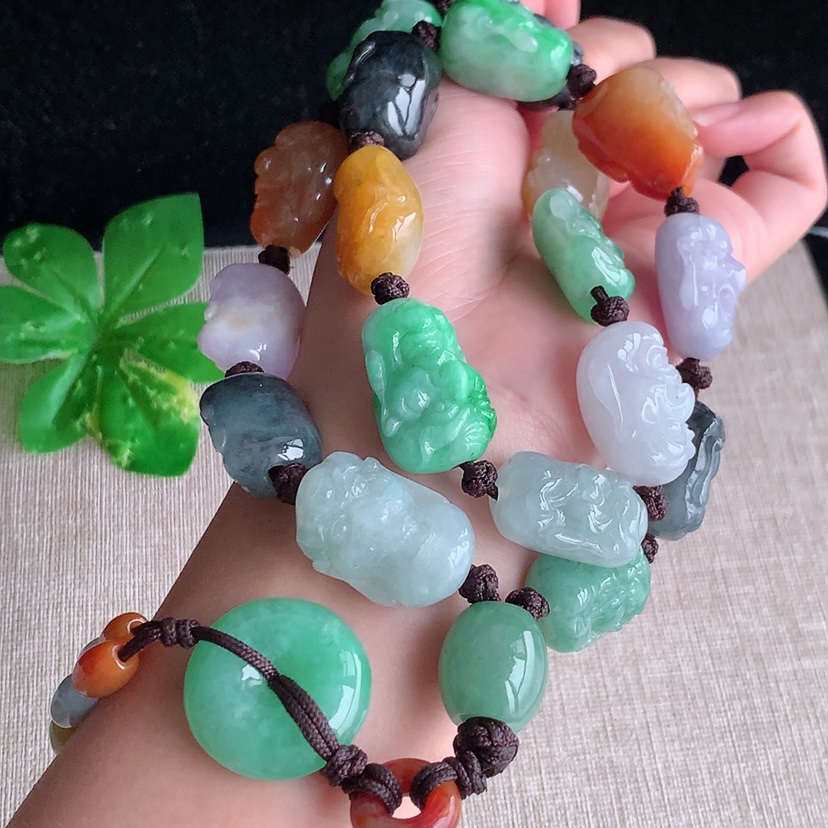 天然A货翡翠多彩十八罗汉项链毛衣链18颗 
尺寸26-17-14.8mm 重量192.32g 0328