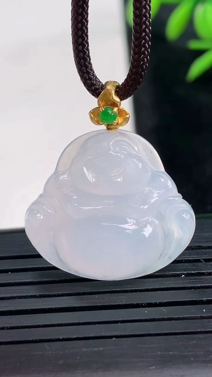 天然A货翡翠种白冰佛公吊坠尺寸23.4-24-5.3重量:4.48g
3月28日