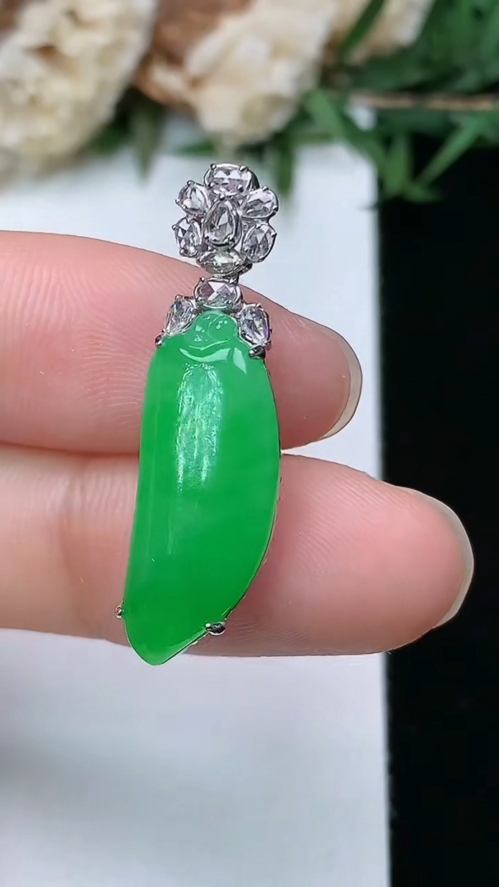 天然A货翡翠福瓜吊坠，尺寸21-8-8.3，重量:3.53g
3月28日