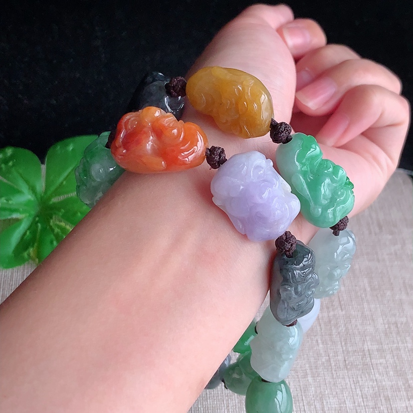 天然A货翡翠多彩十八罗汉项链毛衣链18颗 
尺寸26-17-14.8mm 重量192.32g 032