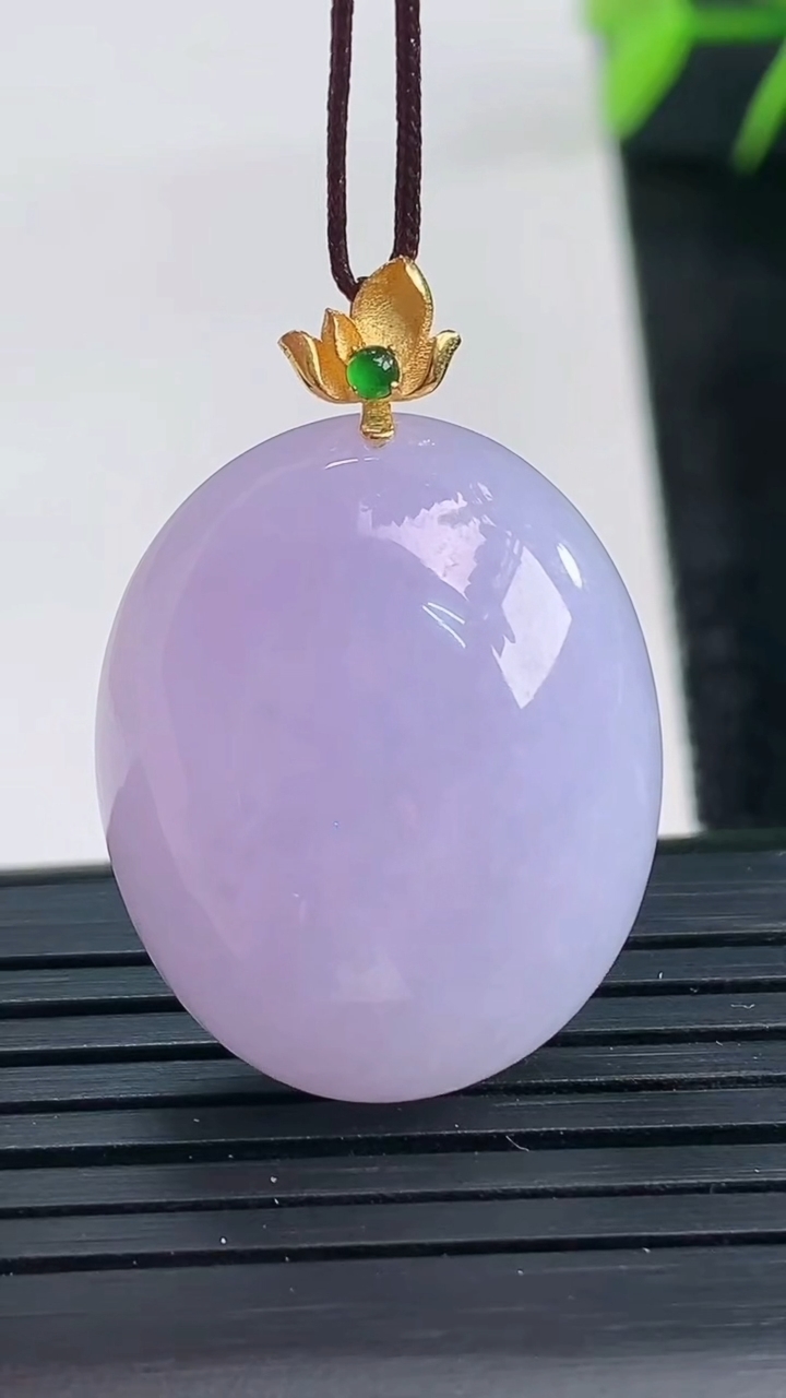 天然A货翡翠18K金紫罗兰蛋面吊坠尺寸26.1-21.5-10.4重量:10.15g
3月28日