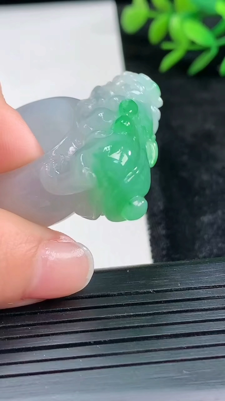 天然A货翡翠貔貅指环 扳指 戒指，尺寸20.6-31.4-13.1重量:21.63g2026年3月28日
工厂直销收藏佳品,种好水足，色泽均匀，有种有色，上手高大气！