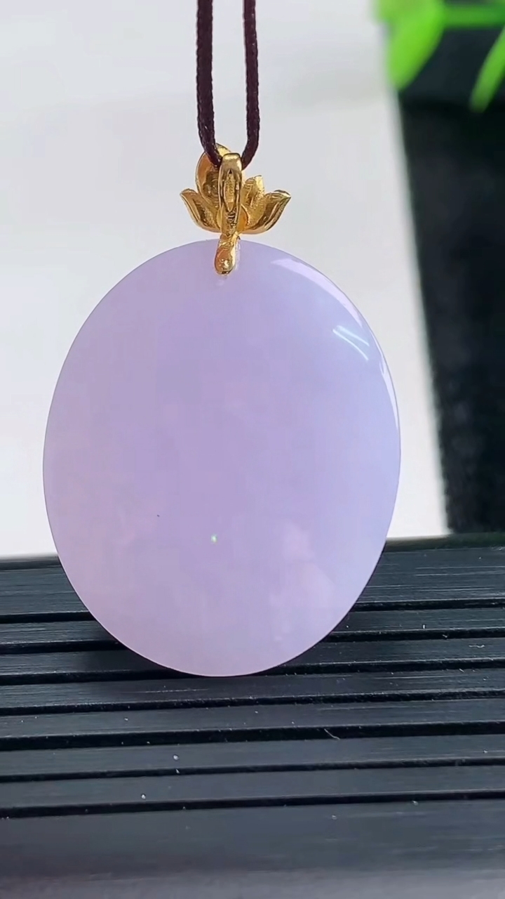 天然A货翡翠18K金紫罗兰蛋面吊坠尺寸26.1-21.5-10.4重量:10.15g
3月28日