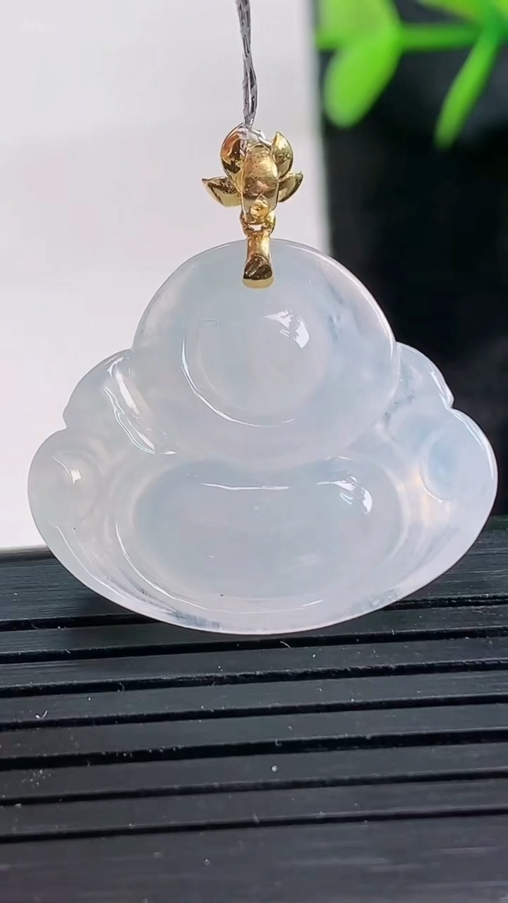 天然A货翡翠种白冰佛公吊坠尺寸21.9-26.4-6重量:5.67g
3月28日