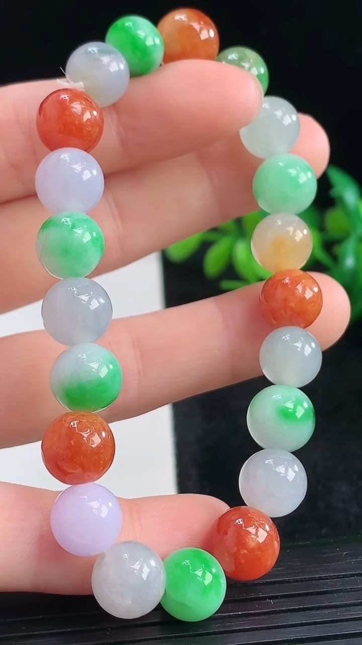 天然A货翡翠三彩圆珠手串尺寸9-21颗重量:26.50g3月28日
工厂直销收藏佳品,种好水足，色泽