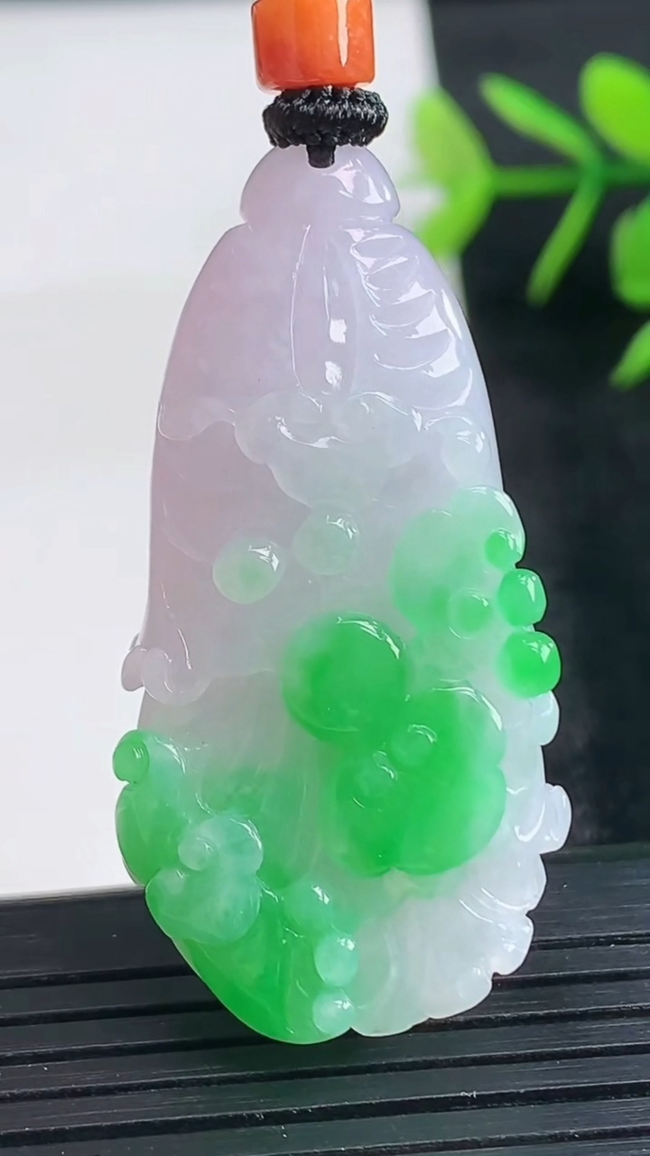 天然A货翡翠白菜吊坠尺寸42.9-22.4-10.5重量:23.34g
3月28日