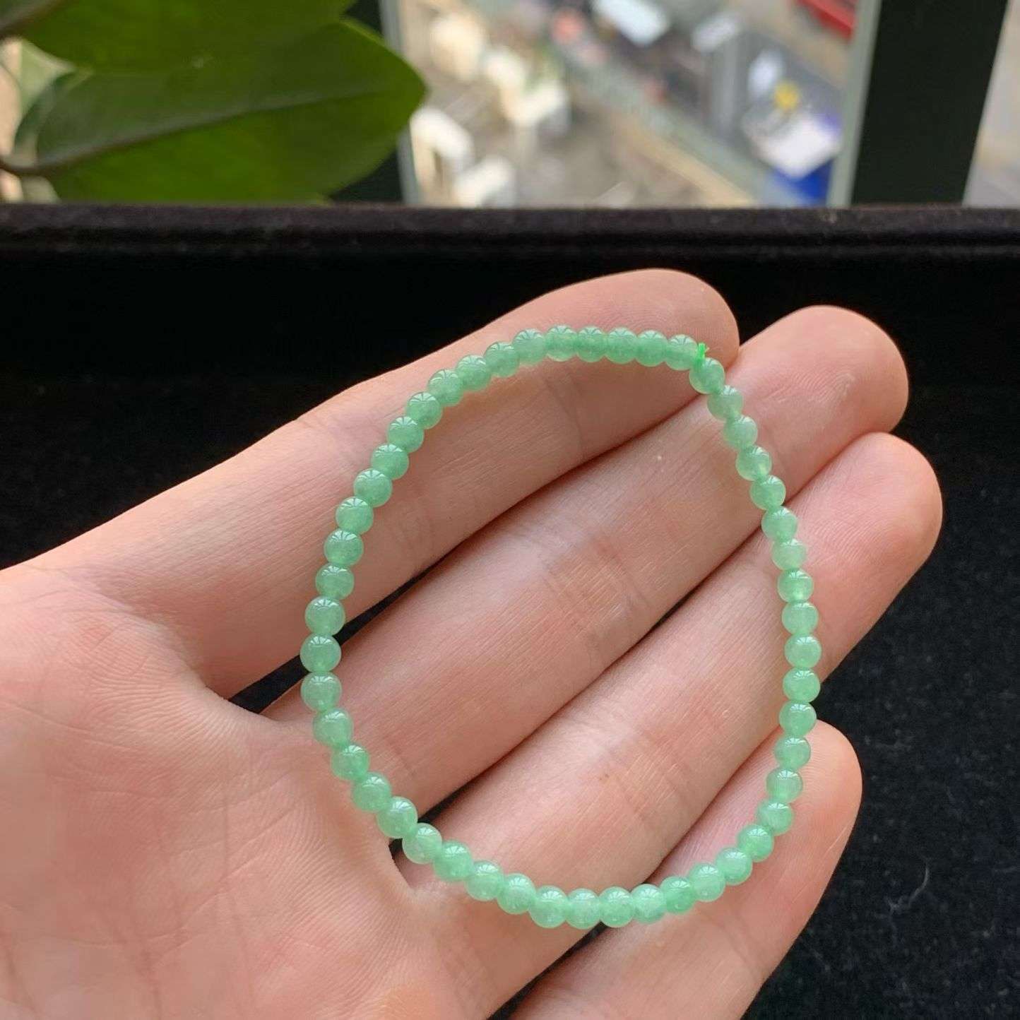 A货天然翡翠冰糯种满绿手链重量3.70
3月28日