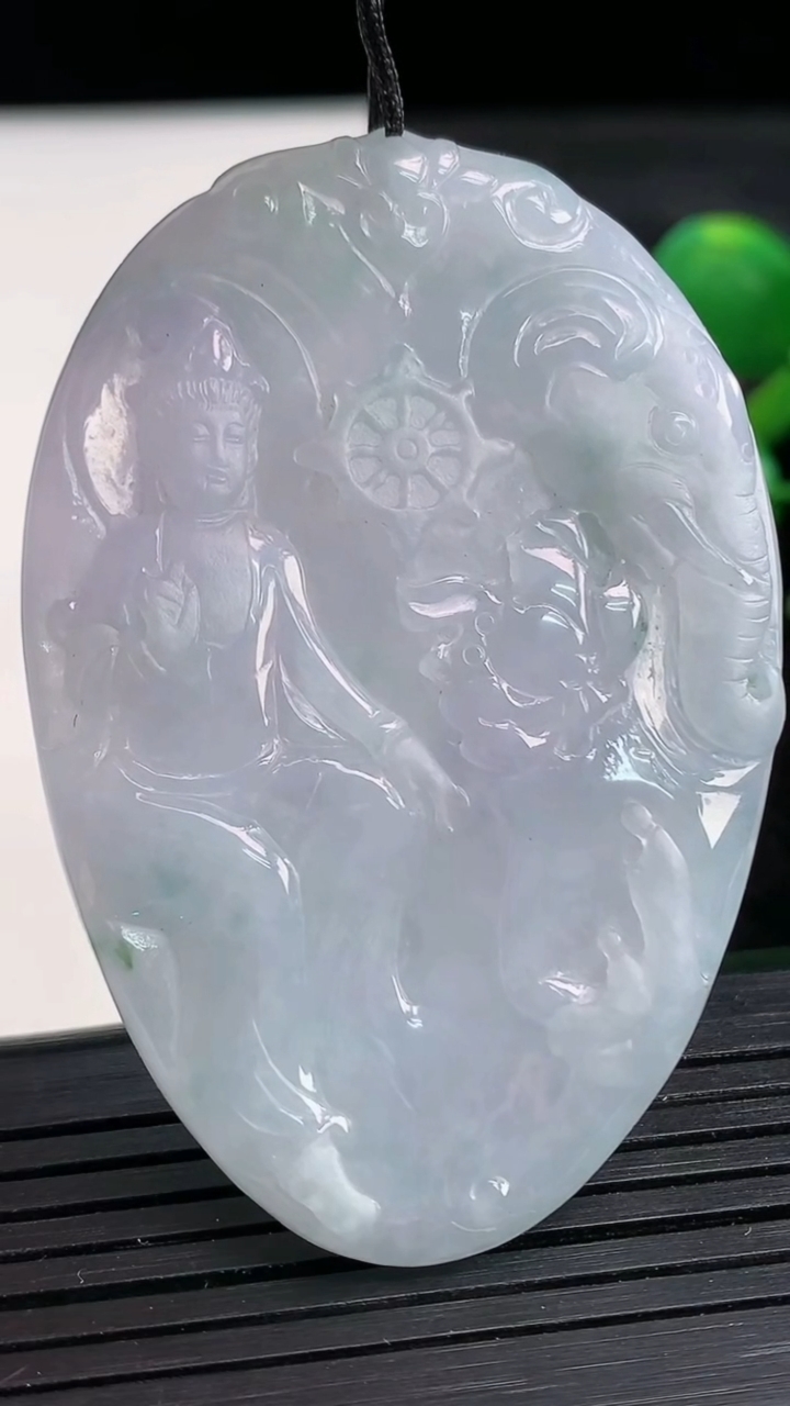 天然A货翡翠紫罗兰飘花普贤菩萨吊坠尺寸59.5-39.1-4.8重量:25.36g
3月28日