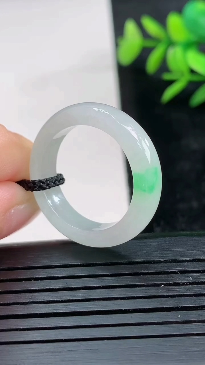 天然A货翡翠指环戒指尺寸19.4-5.6-3.7重量:4.37g2026年3月28日
工厂直销收藏佳