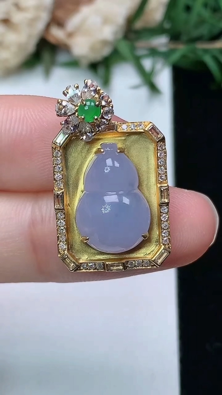 天然A货翡翠k金紫罗兰葫芦吊坠，尺寸26.5-14.7-7.6，裸石14-9.4，重量:3.44g
