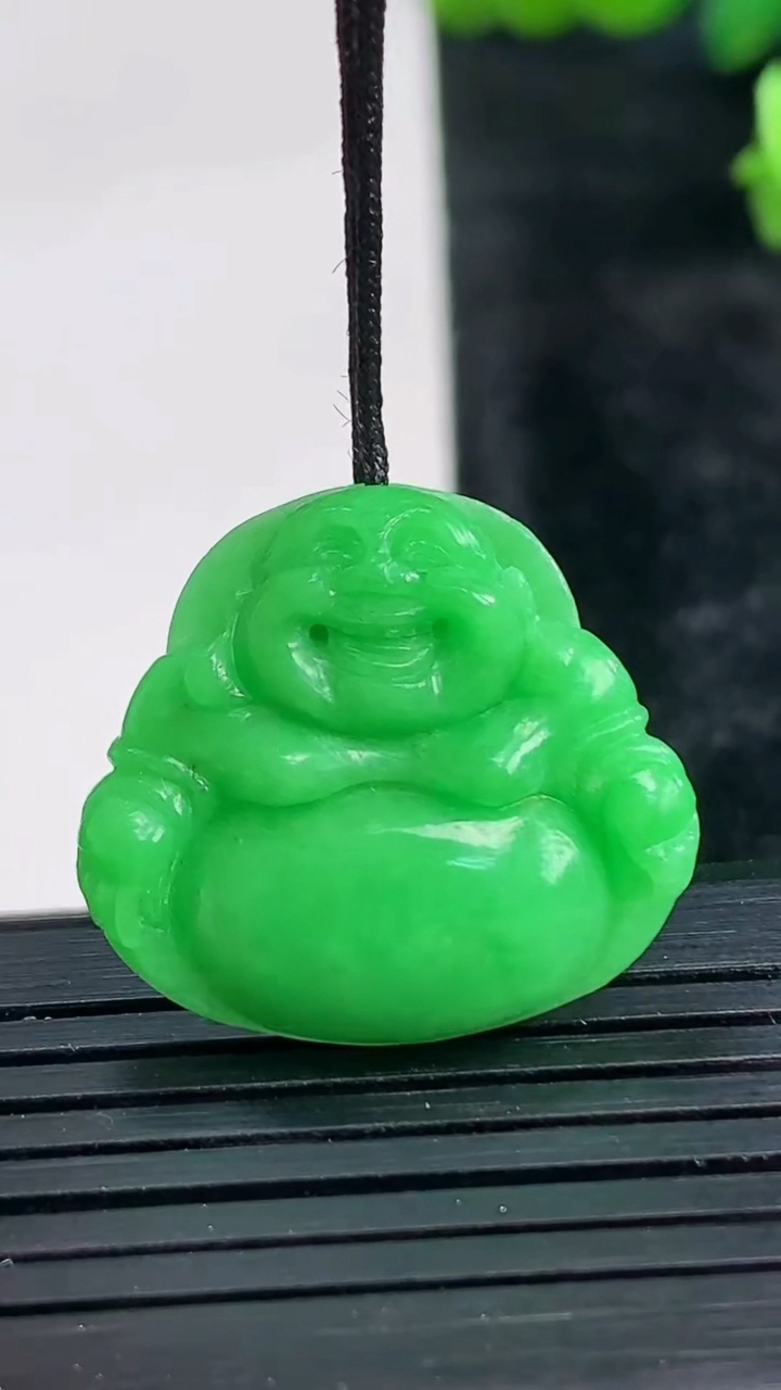 天然A货翡翠佛公吊坠尺寸22.4-24.7-5.3重量:4.46g
3月28日