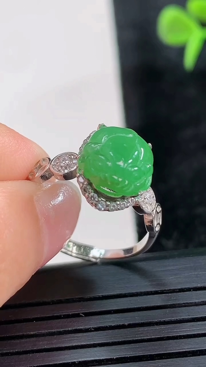 天然A货翡翠金蟾戒指尺寸18.5-10.8-9.4重量:2.96g2026年3月28日
工厂直销收藏