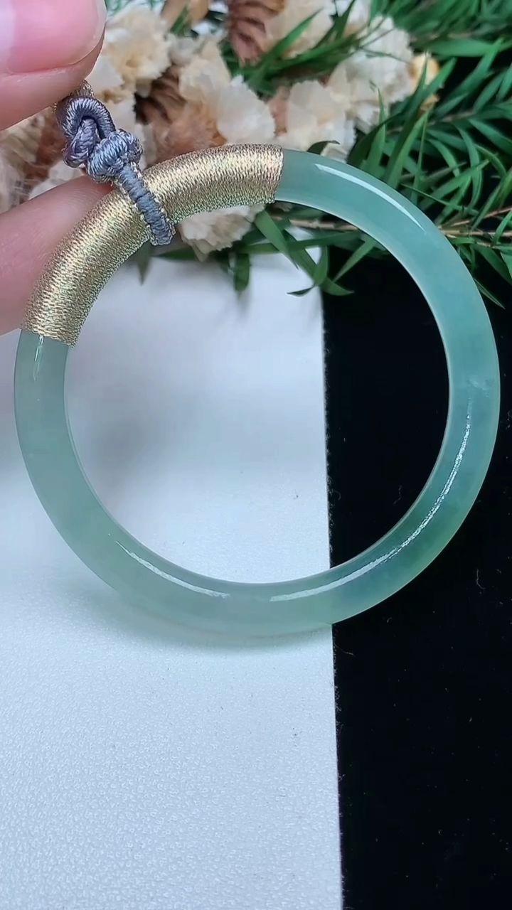 天然A货翡翠平安环吊坠，尺寸53.6-5.7，重量:16.97g
3月28日