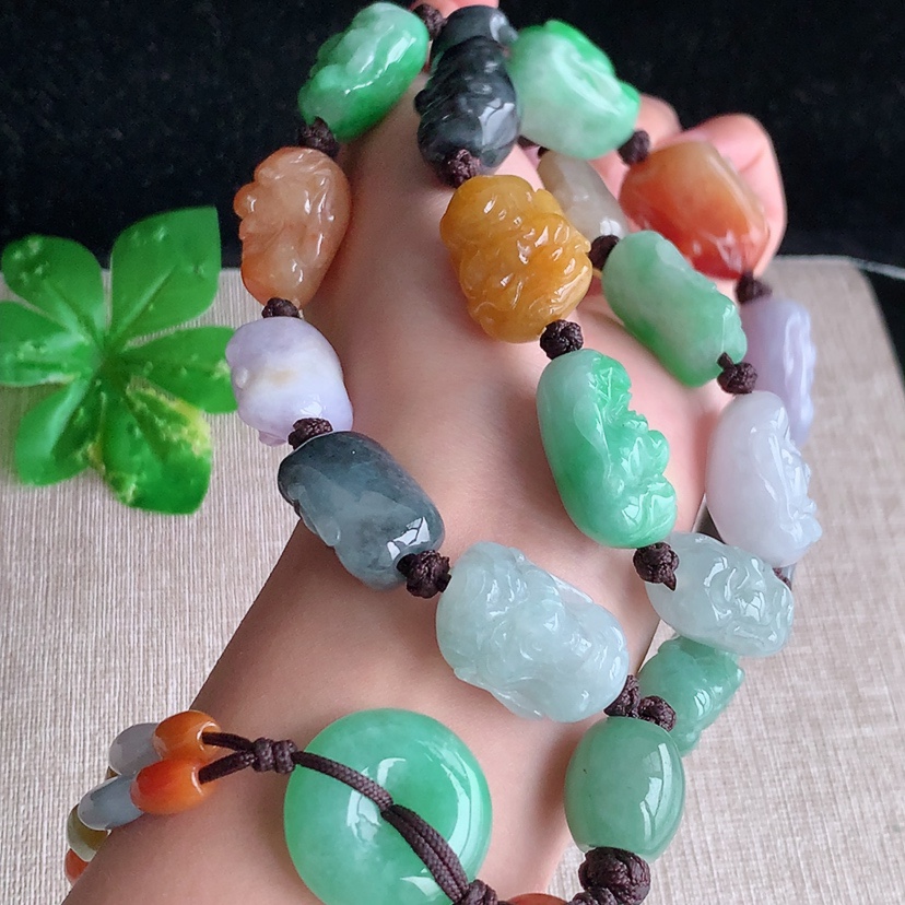 天然A货翡翠多彩十八罗汉项链毛衣链18颗 
尺寸26-17-14.8mm 重量192.32g 032