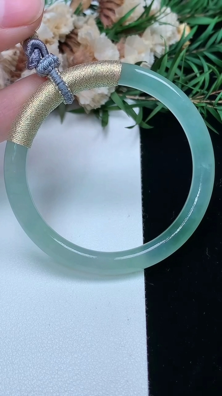 天然A货翡翠平安环吊坠，尺寸53.6-5.7，重量:16.97g
3月28日