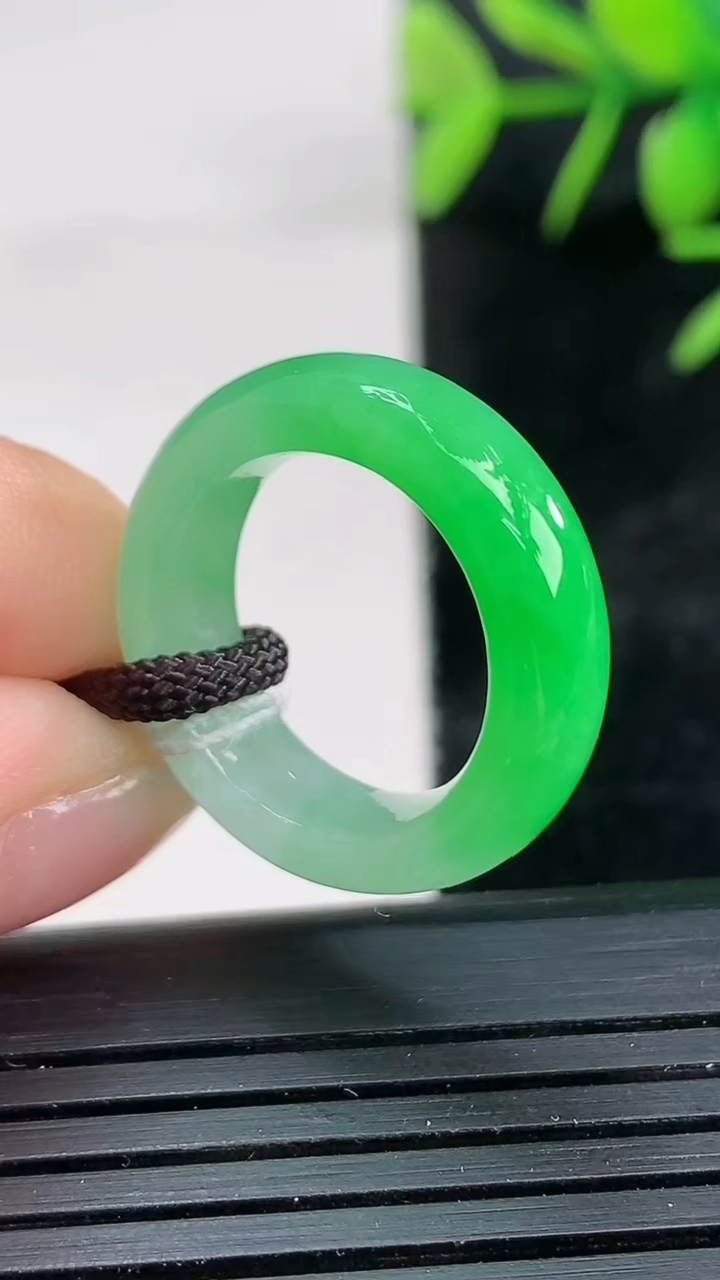 天然A货翡翠指环戒指尺寸15.4-5.8-3.8重量:3.88g2026年3月28日
工厂直销收藏佳