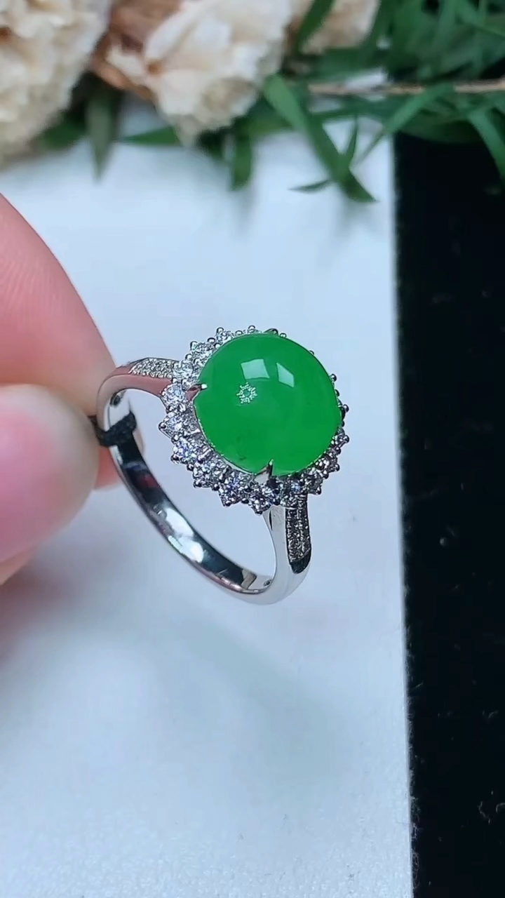 天然A货翡翠蛋面戒指，尺寸17.5-9-9.3，重量:4.96g2026年3月28日
工厂直销收藏佳