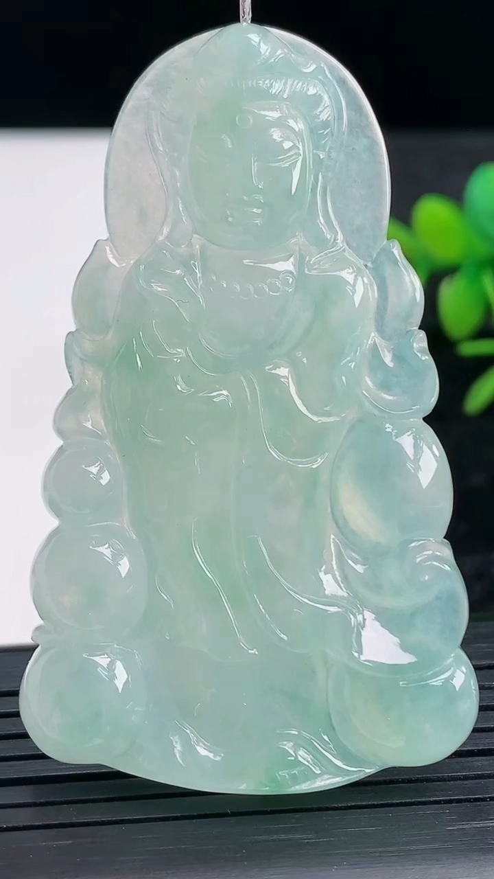 天然A货翡翠观音菩萨吊坠尺寸61.3-36.3-5.6重量:22.03g
3月28日