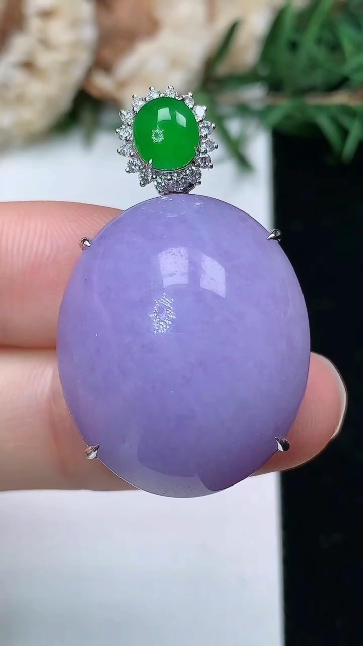 天然A货翡翠k金紫罗兰蛋面吊坠，尺寸24.5-21-13，重量:13.00g
3月28日