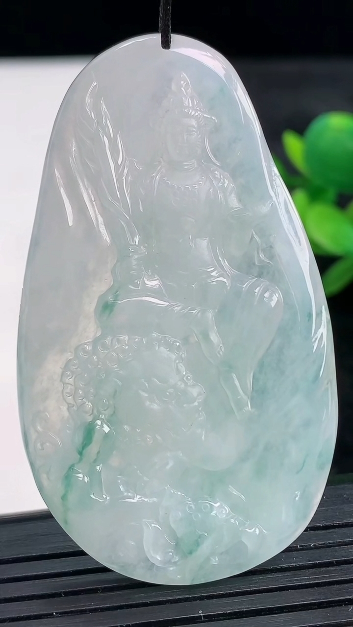 天然A货翡翠冰种飘花文殊菩萨吊坠尺寸59.7-34.9-4.6重量:21.56g
3月28日