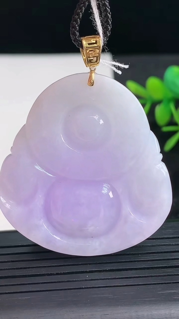 天然A货翡翠18K金紫罗兰福佛公吊坠尺寸44.2-42.9-12.9重量:41.59g
3月28日