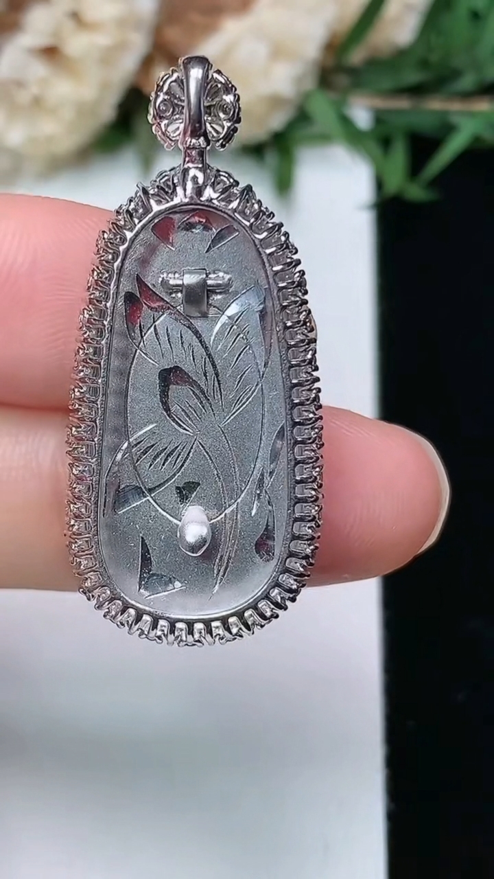 天然A货翡翠如意吊坠，尺寸36-15.9-6.9
3月28日，重量:6.27g